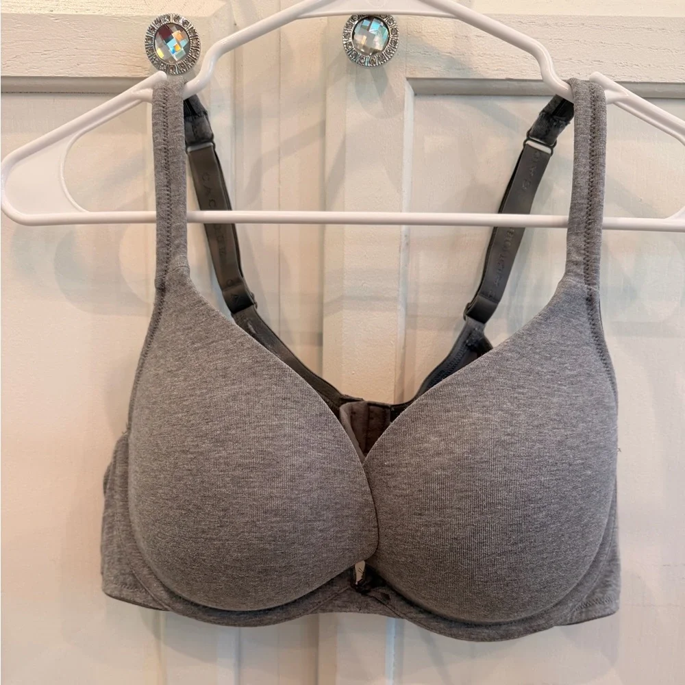 Size 40B Cacique Cotton Boost Plunge Bra - Picture 1 of 4